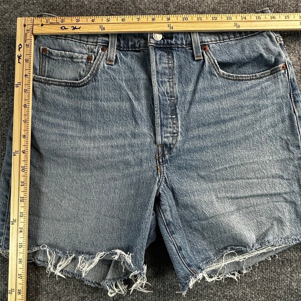 Levi’s 501 Women’s W32 14/15 High Rise Cutoff Denim Shorts Raw Frayed Hem Blue - Picture 7 of 9